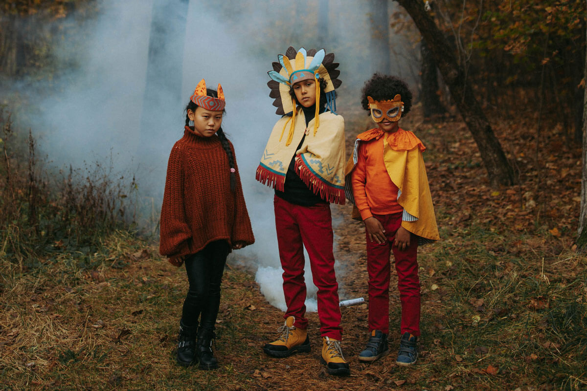 Kinderen tijdens een kinderfeestje zijn wat boos op elkaar.